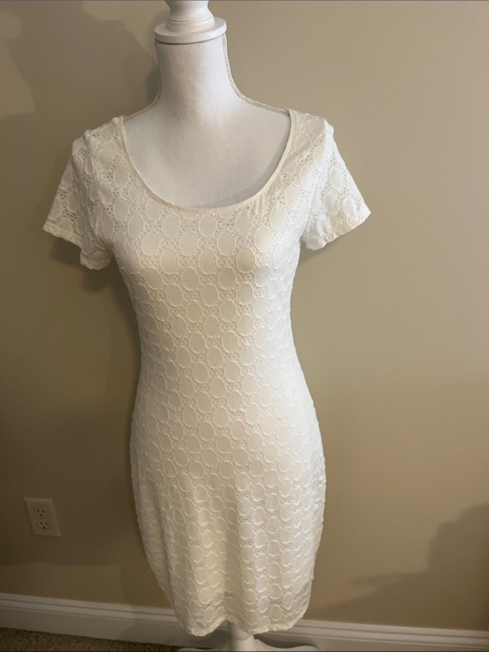 Isaac Mizrahi Women's White Lace Short-Sleeve Midi Dress